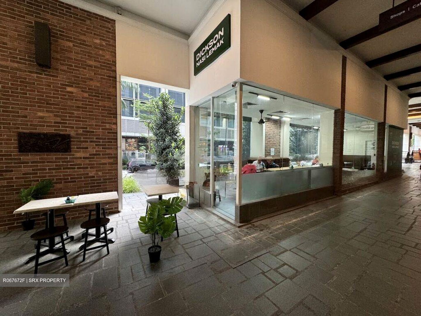 Altez (D2), Retail #558367901